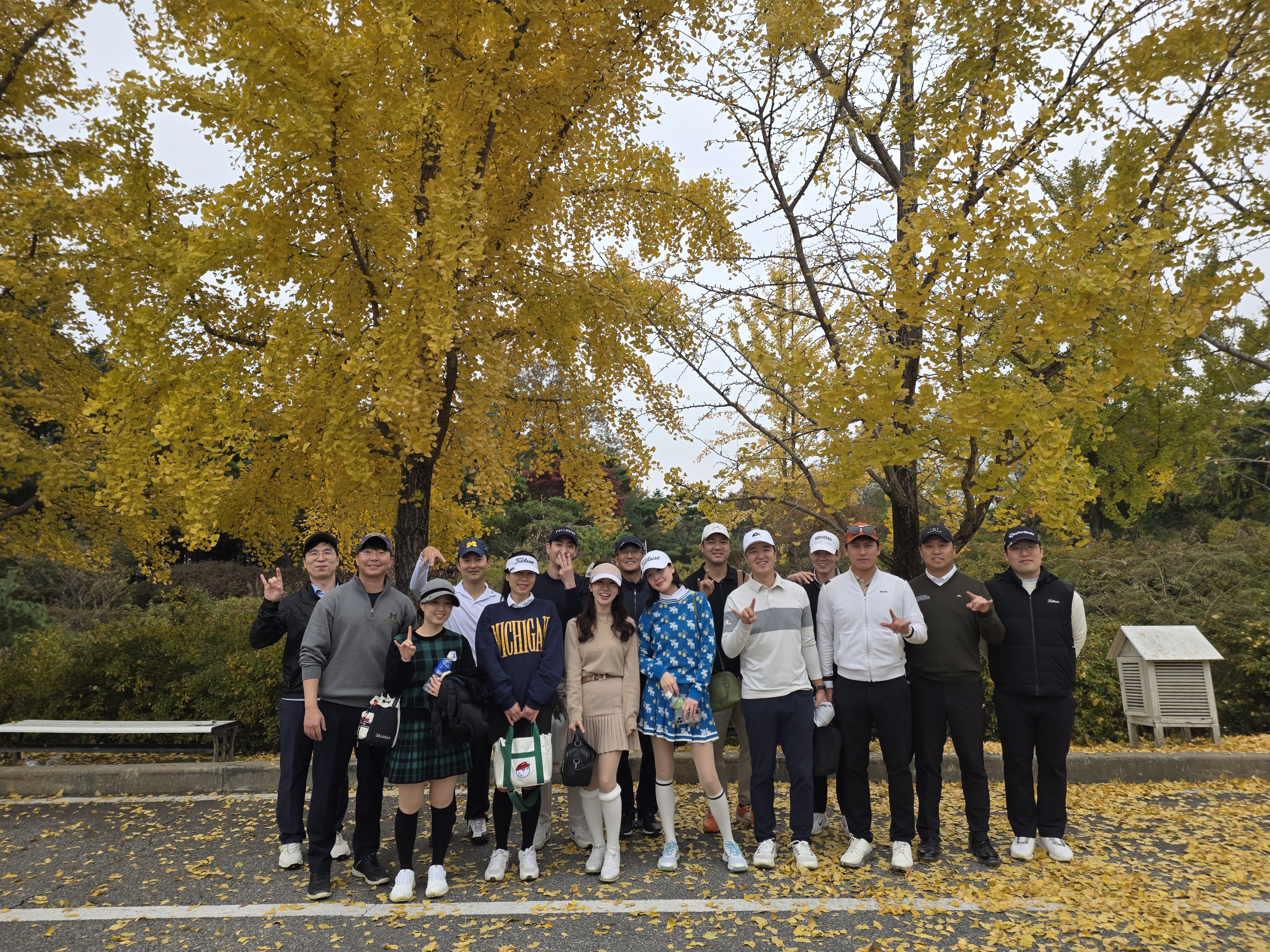Alumni Cup 2025 golf competition group photo at New Springville